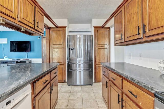 704 Cedar Springs Drive, Tuttle, OK 73089