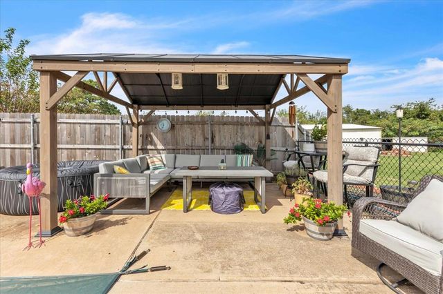 704 Cedar Springs Drive, Tuttle, OK 73089