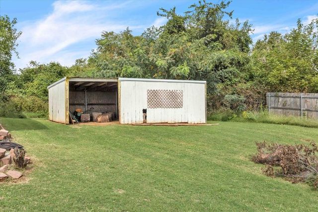 704 Cedar Springs Drive, Tuttle, OK 73089