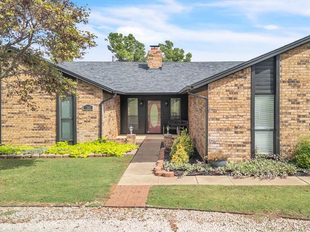704 Cedar Springs Drive, Tuttle, OK 73089