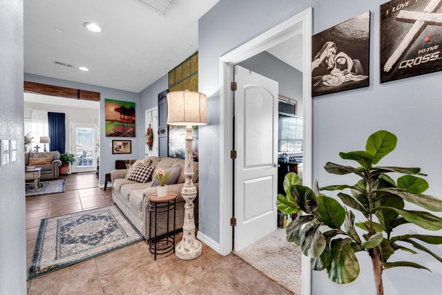 157 N Tuscany Drive, Hollister, MO 65672