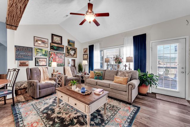 157 N Tuscany Drive, Hollister, MO 65672