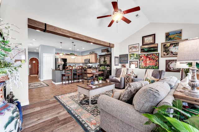 157 N Tuscany Drive, Hollister, MO 65672