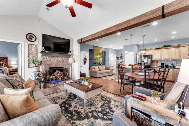 157 N Tuscany Drive, Hollister, MO 65672