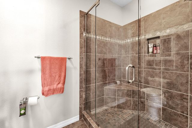 157 N Tuscany Drive, Hollister, MO 65672