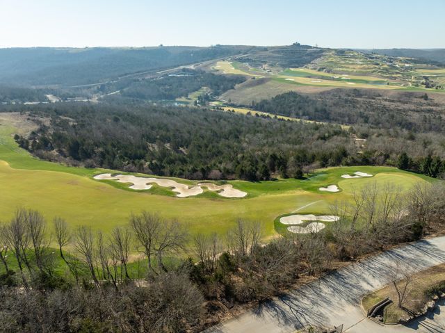 157 N Tuscany Drive, Hollister, MO 65672