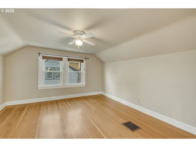 3724 Se FRANKLIN St, Portland, OR 97202