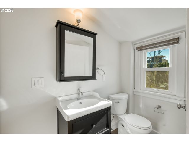 3724 Se FRANKLIN St, Portland, OR 97202