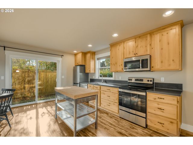 3724 Se FRANKLIN St, Portland, OR 97202