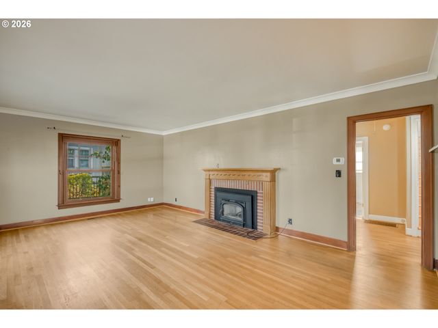 3724 Se FRANKLIN St, Portland, OR 97202