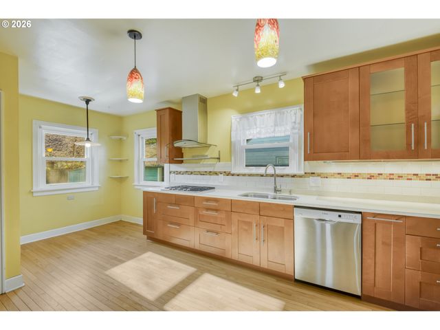 3724 Se FRANKLIN St, Portland, OR 97202