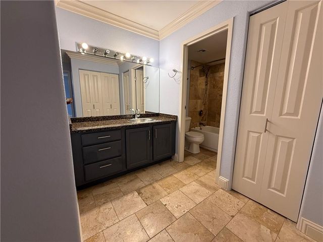 700 E 8th Street 15O, Kansas City, MO 64106