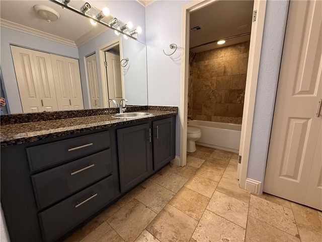 700 E 8th Street 15O, Kansas City, MO 64106