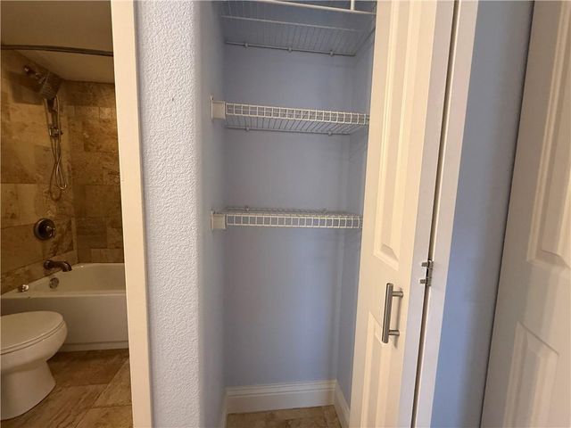 700 E 8th Street 15O, Kansas City, MO 64106