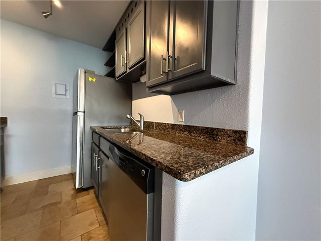 700 E 8th Street 15O, Kansas City, MO 64106