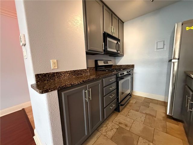 700 E 8th Street 15O, Kansas City, MO 64106