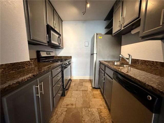 700 E 8th Street 15O, Kansas City, MO 64106