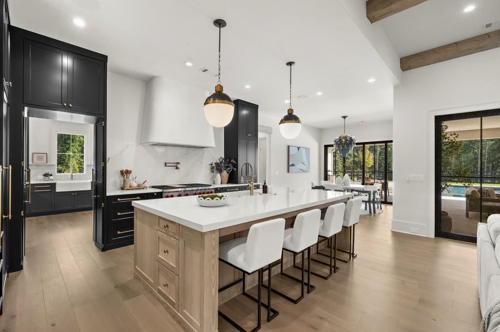 Image 16 of property listing at 113 Hickory Flat Rd, Alpharetta, GA 30004