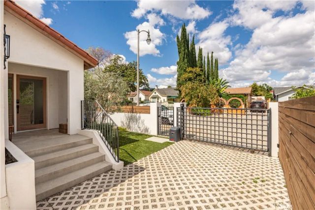 2420 Riverdale, Los Angeles, CA 90031