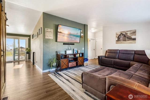 3327 Firouzi Drive NE, Moses Lake, WA 98837