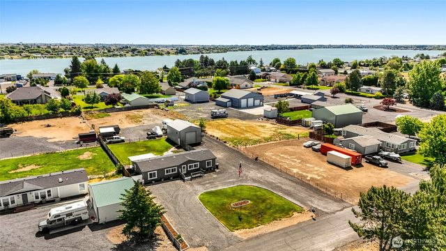 3327 Firouzi Drive NE, Moses Lake, WA 98837