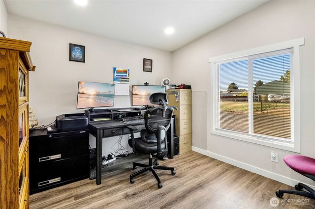 3327 Firouzi Drive NE, Moses Lake, WA 98837