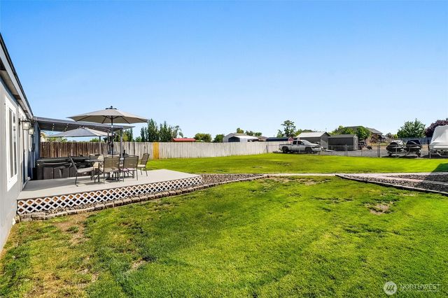 3327 Firouzi Drive NE, Moses Lake, WA 98837
