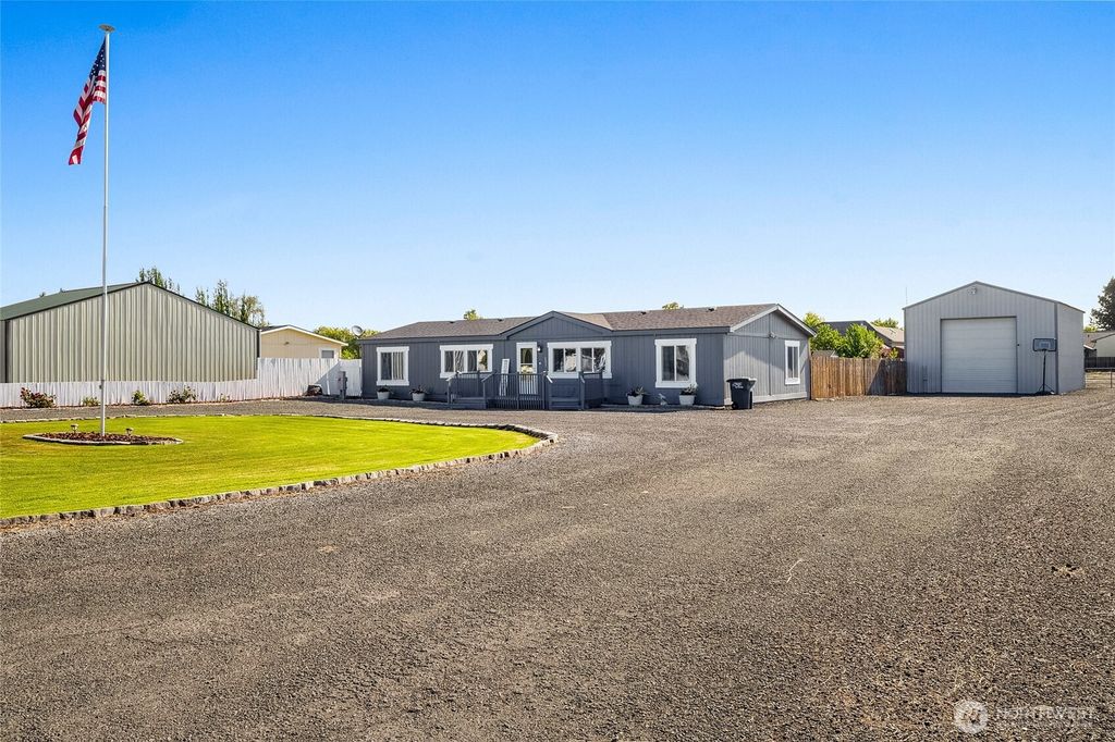 3327 Firouzi Drive NE, Moses Lake, WA 98837