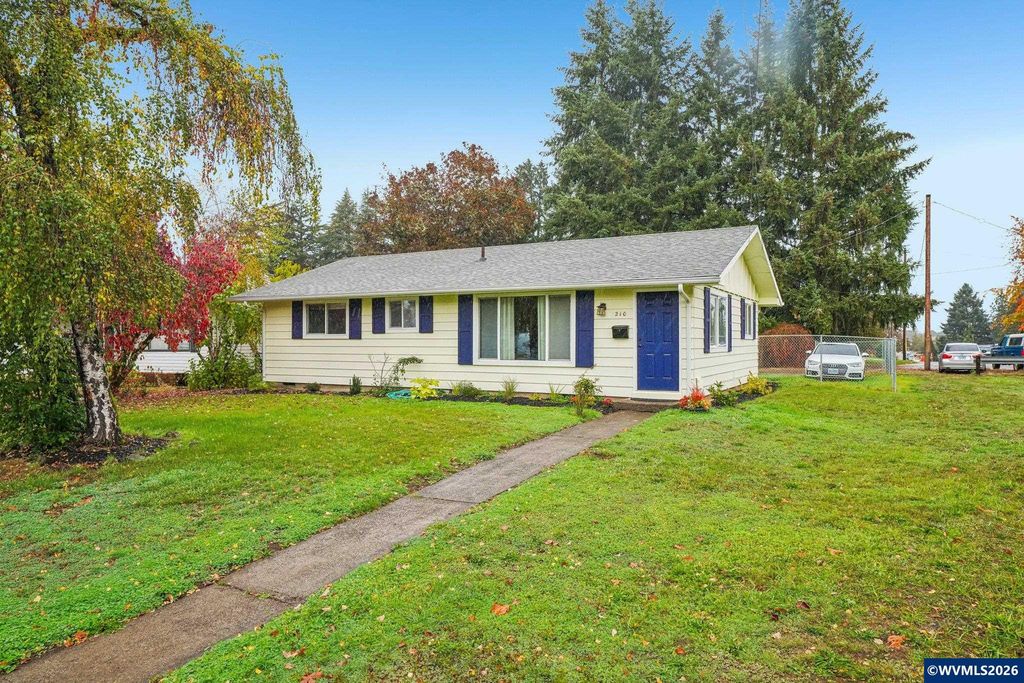 Image 1 of property listing at 210 SW Cherry St, Dallas, OR 97338