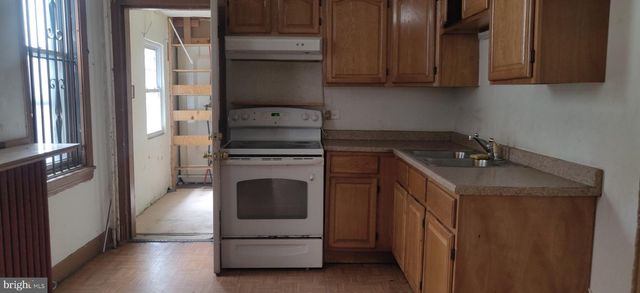 2756 HOWARD ST, Philadelphia, PA 19133
