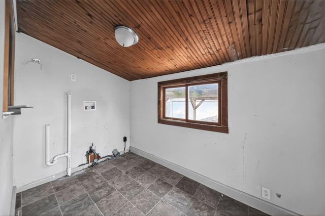 3300 AVENUE A, Council Bluffs, IA 51501