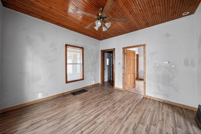 3300 AVENUE A, Council Bluffs, IA 51501