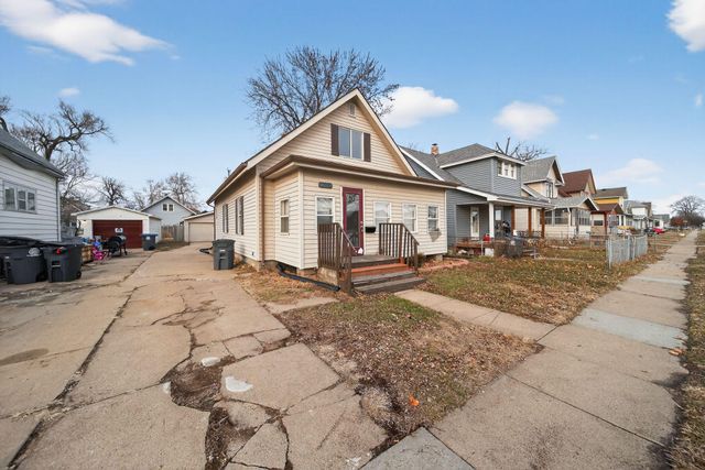 3300 AVENUE A, Council Bluffs, IA 51501