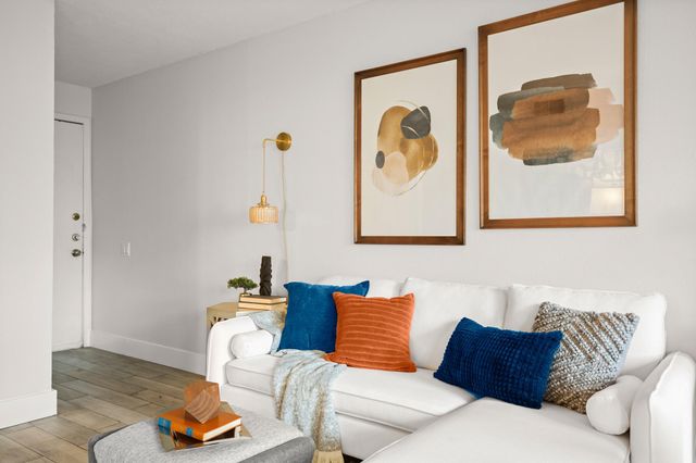620 S 1st ST 104, Austin, TX 78704