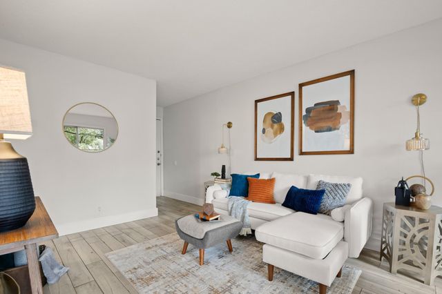 620 S 1st ST 104, Austin, TX 78704