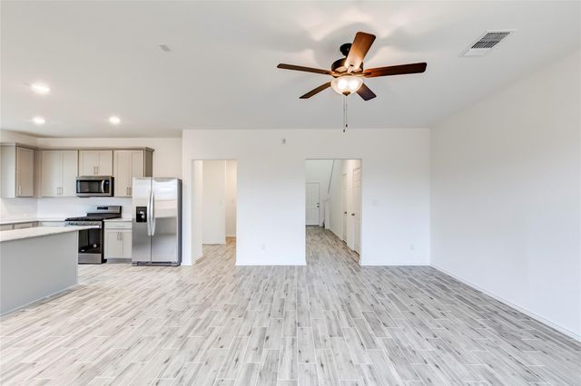 132 Ventura DR, Liberty Hill, TX 78642