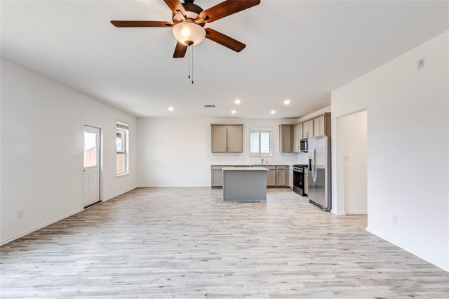 132 Ventura DR, Liberty Hill, TX 78642