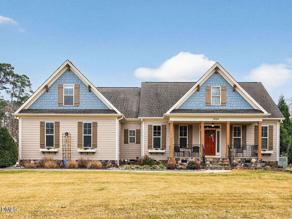 1304 Golden Bluff Lane, Fuquay Varina, NC 27526