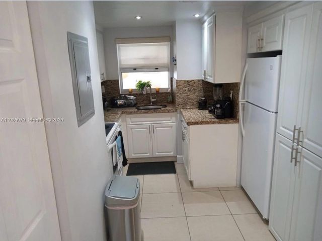 8860 Fontainebleau Blvd 506, Miami, FL 33172