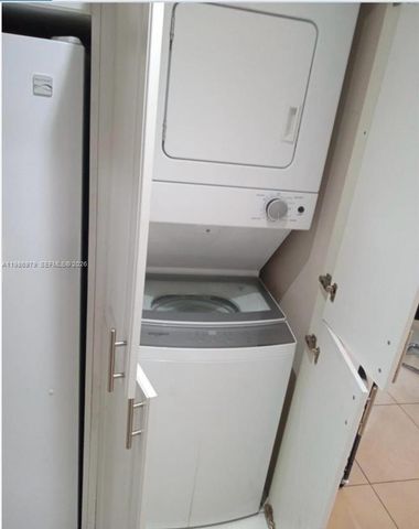 8860 Fontainebleau Blvd 506, Miami, FL 33172