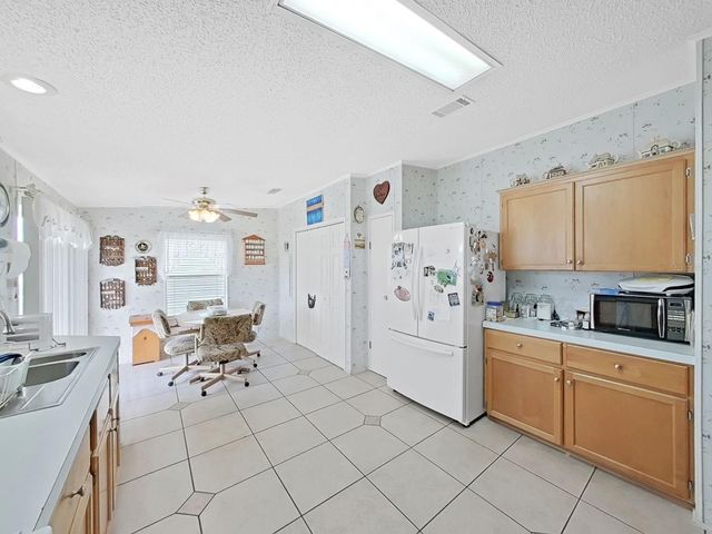 37701 NEWAL AVENUE, Zephyrhills, FL 33542