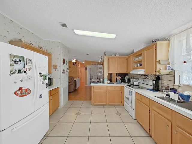 37701 NEWAL AVENUE, Zephyrhills, FL 33542