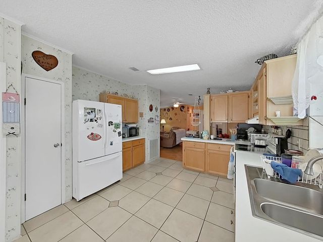 37701 NEWAL AVENUE, Zephyrhills, FL 33542