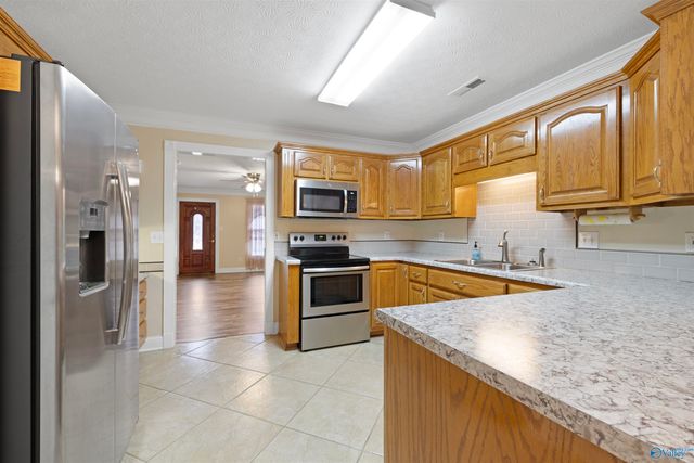 734 Martin Street SW, Hartselle, AL 35640