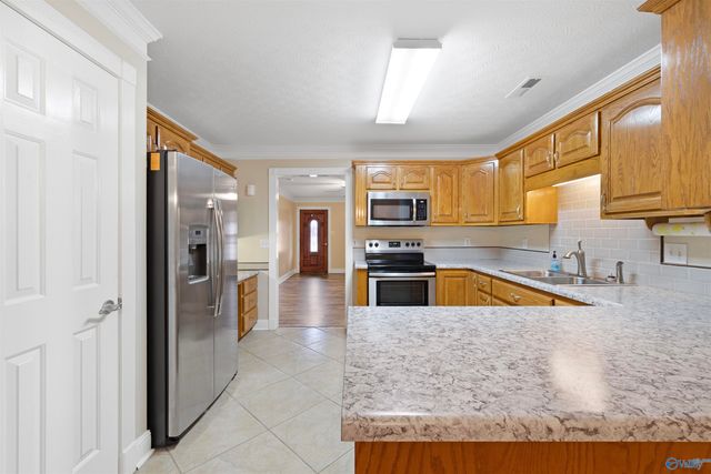 734 Martin Street SW, Hartselle, AL 35640