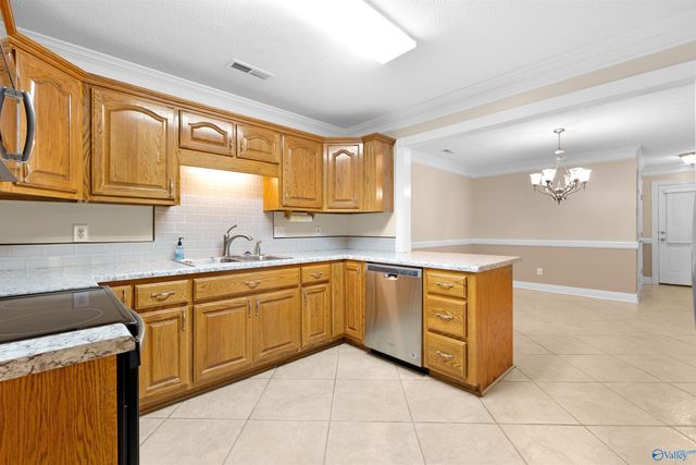 734 Martin Street SW, Hartselle, AL 35640