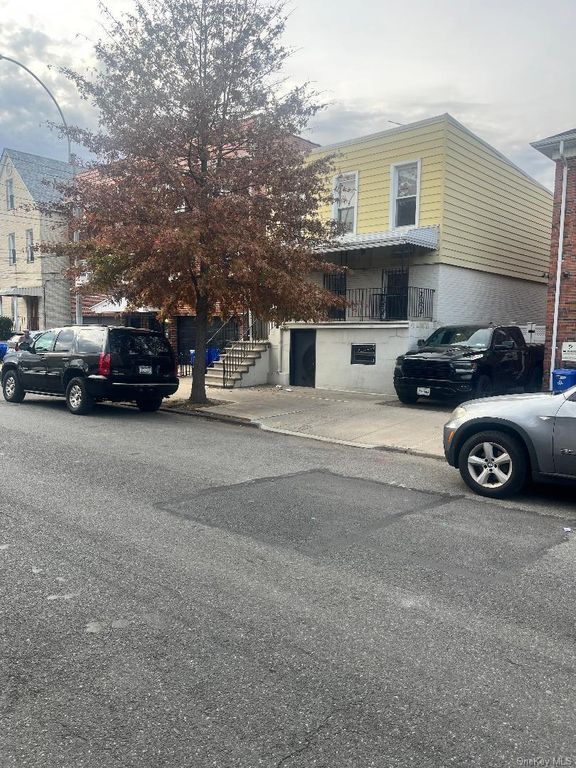 2384 33rd Street, Astoria, NY 11105