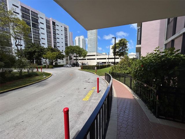 16909 N Bay Rd 720, Sunny Isles Beach, FL 33160