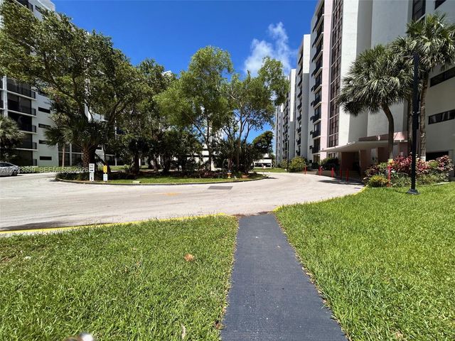 16909 N Bay Rd 720, Sunny Isles Beach, FL 33160