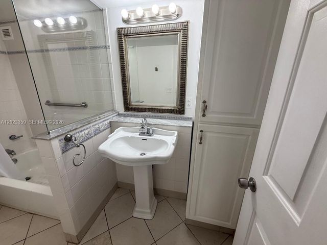 16909 N Bay Rd 720, Sunny Isles Beach, FL 33160